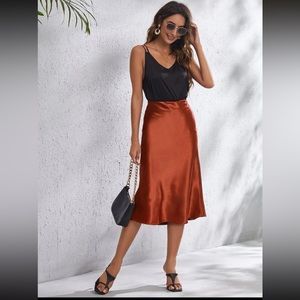 Satin side zipper skirt